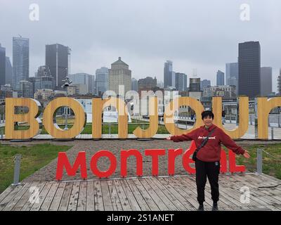 Enseigne Bonjour Montréal au Grand Quai à Montréal, Québec, Canada Banque D'Images