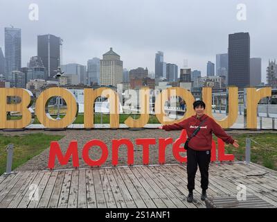 Enseigne Bonjour Montréal au Grand Quai à Montréal, Québec, Canada Banque D'Images