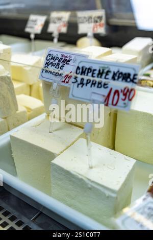 Magasin de fromage et de yaourt, marché des femmes, Sofia, République de Bulgarie, Europe Banque D'Images