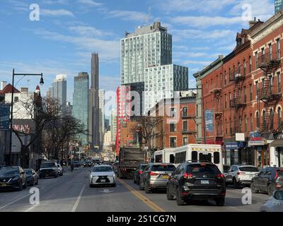 En regardant vers le centre-ville de Brooklyn sur Flatbush Avenue à la 7ème Avenue au bord du quartier Park Slope à Brooklyn, New York. Banque D'Images