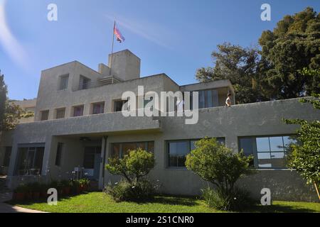 La villa Noailles, conçue par l'architecte français Robert Mallet-Stevens et construite entre 1923 et 1925 sur les hauteurs de Hyères, en France, est représentée. Il fait partie du mouvement de l'architecture moderne. (Photo par Apolline Guillerot-Malick/SOPA images/Sipa USA) crédit : Sipa USA/Alamy Live News Banque D'Images