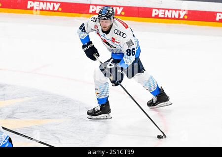 Eishockey DEL - 24/25 - 33.Spieltag : Düsseldorfer EG vs ERC Ingolstadt AM 02.01.2025 im PSD Bank Dome in Düsseldorf Ingolstadts Daniel Pietta (Nr.86) Foto : osnapix Banque D'Images