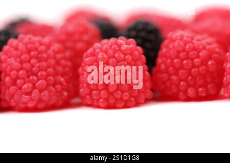 Jujube boules colorées sur un fond blanc Banque D'Images