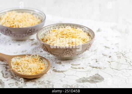 Pâtisserie Kadayif rôtie au beurre, fils de pâte fins pour de délicieux desserts sucrés, cuisine turque Banque D'Images