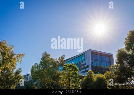 Adélaïde, Australie méridionale - 14 juillet 2024 : façade du bâtiment de l'hôpital Royal Adélaïde vue depuis North Terrace par une journée ensoleillée Banque D'Images