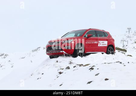 ZELL AM ZILLER, AUTRICHE - 14 MARS 2019 : événement de promotion SEAT Ateca SUV dans la station de ski de Zell am Ziller dans la région du Tyrol, Autriche. Le complexe est situé Banque D'Images