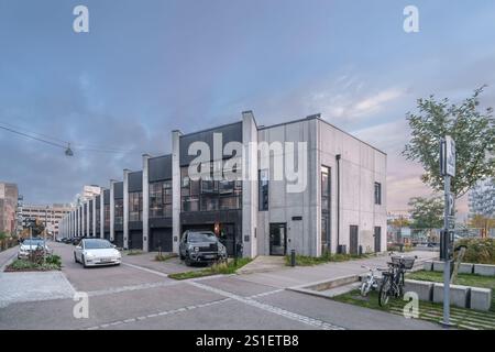 Copenhague, Danemark - Upcycle studios Housing par Lendager Group, au crépuscule Banque D'Images