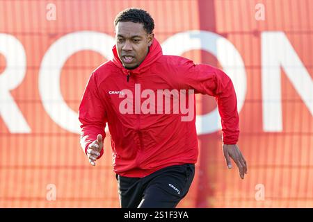 Almere, pays-Bas. 03 janvier 2025. ALMERE, PAYS-BAS - 3 JANVIER : Jean-Paul Boetius de l'Almere City FC reprend son entraînement après son traitement contre le cancer lors de la séance d'entraînement de l'Almere City FC au Fanny Blankers Koen Sportpark le 3 janvier 2025 à Almere, pays-Bas. (Photo par Andre Weening/Orange Pictures) crédit : Orange pics BV/Alamy Live News Banque D'Images