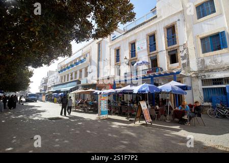 restaurants et cafés sur la place moulay hassan place essaouira, maroc Banque D'Images