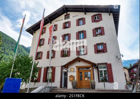 Zermatt, Suisse- 22 septembre 2024 : la façade du centre communautaire de Zermatt ou Gemeindehaus à Zermatt. Banque D'Images