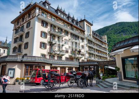 Zermatt, Suisse- 22 septembre 2024 : la façade du Mont Cervin Palace Hôtel 5 étoiles situé à Zermatt. Banque D'Images