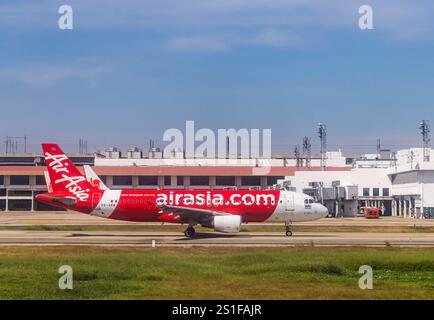 Flughafen Flughafen Bangkok-Don Mueang. Registrierung : HS-ABW, Thai AirAsia, Airbus A320-200. // 28.11.2024, Bangkok, Thaïlande, Asie *** Bangkok Don Banque D'Images