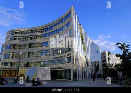 L'ensemble Koe-Bogen, un luxueux immeuble de bureaux et de commerces au cœur de la capitale de l'État Duesseldorf. Format paysage. L'ensemble de th Banque D'Images