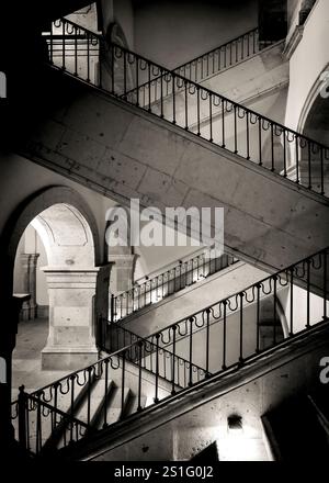 Escalier noir et blanc. Banque D'Images