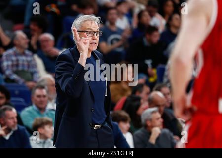 Gordon Herbert, entraîneur-chef du FC Bayern Munich lors du match de basket-ball de Turkish Airlines EuroLeague entre le Real Madrid et le FC Bayern Munich le 3 janvier 2025 au Movistar Arena de Madrid, en Espagne Banque D'Images