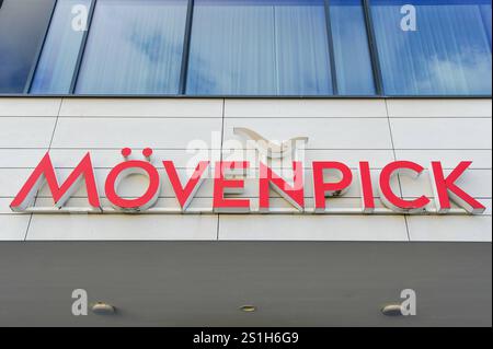 Deutschland, Baden-Wuerttemberg, Stuttgart 04.01.2025, Deutschland, GER, Baden-Wuerttemberg, Stuttgart, im Bild Themenbild, Moevenpick Hotel Stuttgart Messe und Congress, Schild, Tafel, logo, Stadtansichten, Feature, Symbolbild Baden-Wuerttemberg *** Germany, Baden Wuerttemberg, Stuttgart 04 01 2025, Germany, GER, Baden Wuerttemberg, Stuttgart, dans l'image de thème de l'image, Moevenpick Hotel Stuttgart Messe und Congress, signe, panneau, logo, vue sur la ville, caractéristique, symbole image Baden Wuerttemberg Deutschland, Baden-Wuerttemberg, Stuttgart, 04.01.2025-16 Banque D'Images