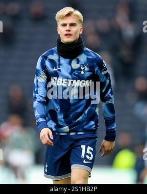 Lucas Bergvall de Tottenham Hotspur se réchauffe avant le match de premier League Tottenham Hotspur vs Newcastle United au Tottenham Hotspur Stadium, Londres, Royaume-Uni, 4 janvier 2025 (photo par Izzy Poles/News images) Banque D'Images