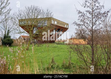 Une ferme inversée dans la campagne des pays-Bas. Workum. Pays-Bas. Banque D'Images