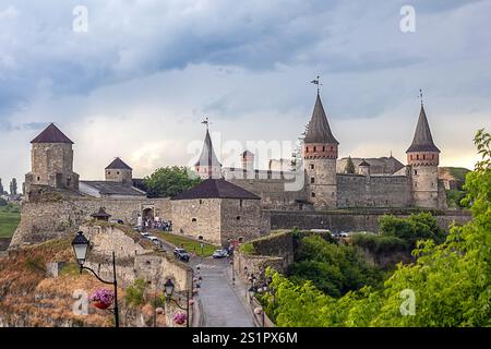 Ancienne forteresse de Kamianets-Podilskyi, située dans la ville historique de Kamianets-Podilskyi, Ukraine. Banque D'Images