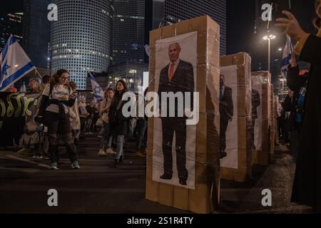 Tel Aviv, tel Aviv, Israël. 4 janvier 2025. Les manifestants sont descendus dans les rues de tel Aviv pour marcher pour un accord d'otages à gaza (crédit image : © Gaby Schuetze/ZUMA Press Wire) USAGE ÉDITORIAL SEULEMENT ! Non destiné à UN USAGE commercial ! Banque D'Images