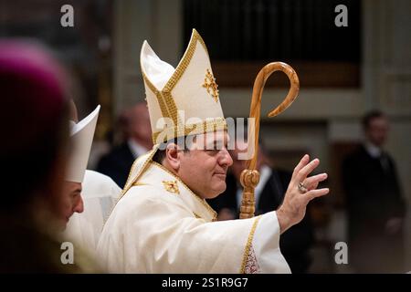 Rome, Italie. 04 janvier 2025. Mons. Renato Tarantelli Baccari vu lors de son ordination épiscopale à la basilique Jean-Latran. Crédit : SOPA images Limited/Alamy Live News Banque D'Images