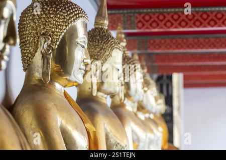 Temple Wat Pho à Bangkok près du Grand Palais, monastère bouddhiste avec des centaines de statues de Bouddha. Bangkok, Thaïlande, Asie Banque D'Images
