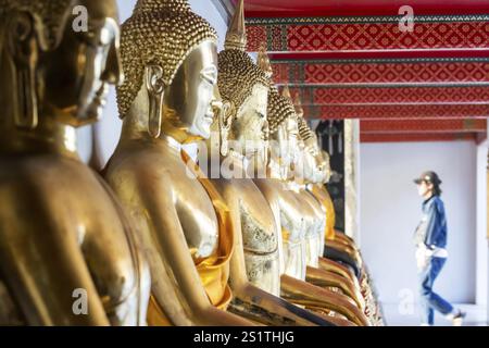 Temple Wat Pho à Bangkok près du Grand Palais, monastère bouddhiste avec des centaines de statues de Bouddha. Bangkok, Thaïlande, Asie Banque D'Images