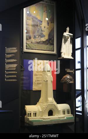 Maquette de l'Ossuaire de Douaumont, Mémorial de Verdun commémorant la bataille de Verdun, Meuse, France, Europe Banque D'Images