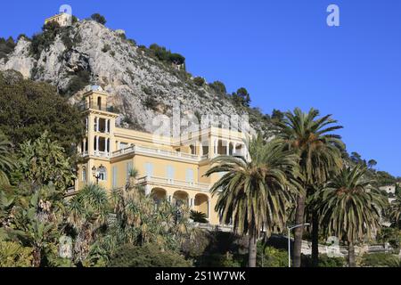 Villa Maria Serena, parc avec palmiers à la frontière entre la France et l'Italie, Garavan, Menton, département des Alpes-Maritimes, Provence-Alpes-Côte d'Az Banque D'Images