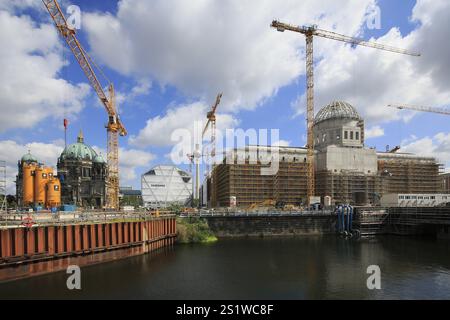 Chantier de construction pour la reconstruction du Palais de Berlin, Humbold Forum trois ans après le début de la construction, derrière la cathédrale de Berlin, Ber Banque D'Images