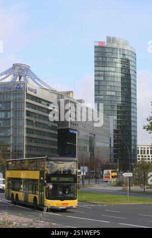 Vue depuis le Kulturforum sur Potsdamer Strasse et Potsdamer Platz avec Sony Centre et le gratte-ciel Deutsche Bahn Bahntower, quartier Mitte, Berlin, GE Banque D'Images