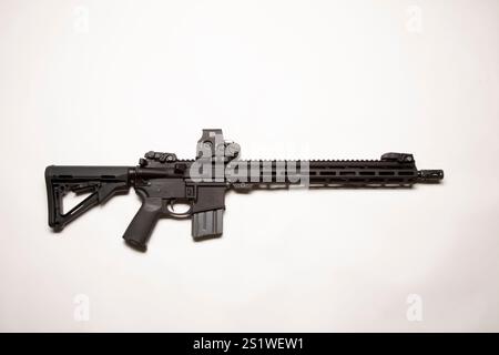 Fusil Smith et Wesson M&P 15 Sport III AR style avec viseur Eotech Banque D'Images
