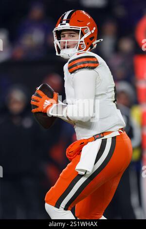 Baltimore, MD, États-Unis. 4 janvier 2025. Bailey Zappe (2), le quarterback des Browns de Cleveland, en action lors d'un match contre les Ravens de Baltimore au M&T Bank Stadium de Baltimore, Maryland. Baltimore a gagné 35-10. Photo/ Mike Buscher/Cal Sport Media/Alamy Live News Banque D'Images
