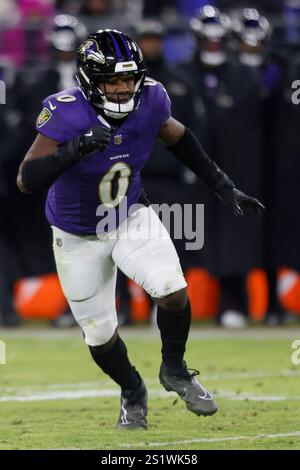 Baltimore, MD, États-Unis. 4 janvier 2025. Le linebacker des Baltimore Ravens Roquan Smith (0) en action lors d'un match contre les Browns de Cleveland au M&T Bank Stadium de Baltimore, Maryland. Photo/ Mike Buscher/Cal Sport Media/Alamy Live News Banque D'Images