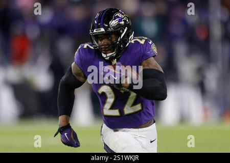Baltimore, MD, États-Unis. 4 janvier 2025. Les Ravens de Baltimore Running back Derrick Henry (22 ans) en action lors d'un match contre les Browns de Cleveland au M&T Bank Stadium de Baltimore, Maryland. Baltimore a gagné 35-10. Photo/ Mike Buscher/Cal Sport Media/Alamy Live News Banque D'Images