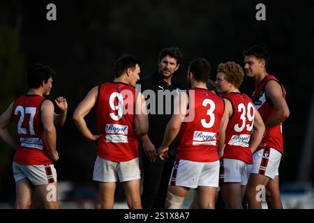 EUROA, AUSTRALIE 11 mai 2024. Sur la photo : Jarrad Waite, ancien footballeur professionnel australien conseille son équipe pendant le quart de pause Banque D'Images