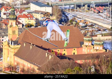 Innsbruck, Autriche. 04 janvier 2025. Stefan Kraft, AUT en action de vol au-dessus de l'église du monastère Stift Wilten au 73. Tournoi four Hills saut à ski le 4 janvier 2025 à Bergisel Schanze à Innsbruck, Tyrol, Autriche, photographe : ddp images/STAR-images crédit : ddp Media GmbH/Alamy Live News Banque D'Images