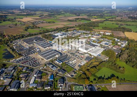 Vue aérienne, zone industrielle Gutenbergstraße avec Wüllhorst Fahrzeugbau avec parking camions, Bork, Selm, Münsterland, Rhénanie du Nord-Westphalie, GER Banque D'Images