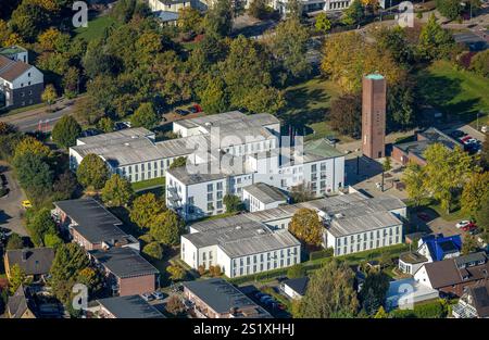 Vue aérienne, Caritas maison de retraite créée Josef, Findus Youth Center, Church Tower Climbing Tower, Selm, Münsterland, Rhénanie du Nord-Westphalie, Allemagne Banque D'Images