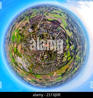 Vue aérienne, zone résidentielle, vue locale Bork, globe terrestre, image fisheye, image à 360 degrés, monde minuscule, petite planète, image fisheye, Bork, Selm, Ru Banque D'Images