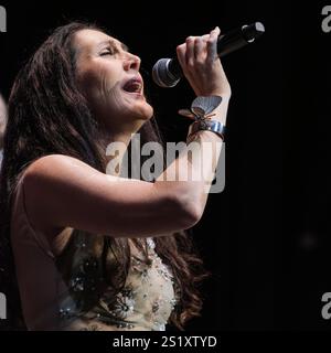 La chanteuse espagnole Clara Montes se produit au concert de Noël au Teatro Real de Madrid le 5 janvier 2025 Espagne Banque D'Images
