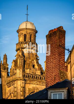 Margny-les-Compiègne est une belle ville en France. Ville médiévale, anciennes cathédrales gothiques. Monuments historiques. Banque D'Images