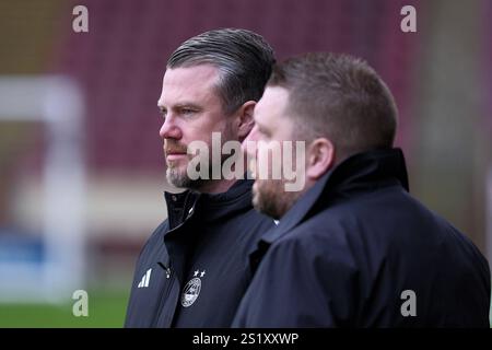 Royaume-Uni : Motherwell v Aberdeen, Scottish Premiership at Fir Park Stadium, Motherwell, Scotland le 05 janvier 2025 : photo : Jimmy Thelin, manager d'Aberdeen avec Alan Burrows, PDG d'Aberdeen FC avant le match Motherwell Fir Park Stadium Scotland Copyright : xAlexxToddx Banque D'Images