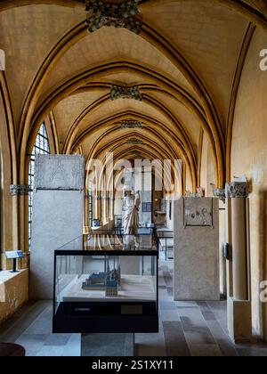 Margny-les-Compiègne est une belle ville en France. Ville médiévale, anciennes cathédrales gothiques. Monuments historiques. Banque D'Images