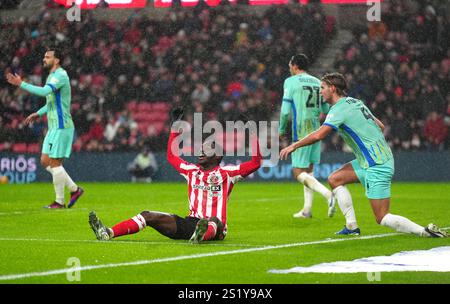 Eliezer Mayenda de Sunderland demande une pénalité lors du Sky Bet Championship match au Stadium of Light, Sunderland. Date de la photo : dimanche 5 janvier 2025. Banque D'Images