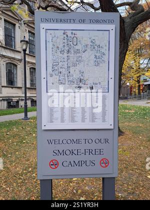 Panneau de carte d'information de l'Université de Toronto dans le centre-ville de Toronto, Ontario, Canada Banque D'Images