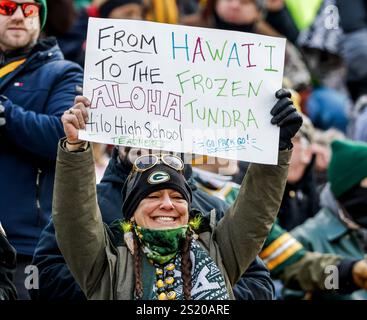 Green Bay, États-Unis. 05 janvier 2025. Un fan des Green Bay Packers tient une pancarte soutenant les éliminatoires Bound Packers avant le début du match NFL entre les Chicago Bears et les Green Bay Packers au lambeau Field à Green Bay, Wisconsin, le dimanche 5 janvier 2025. Photo de Tannen Maury/UPI crédit : UPI/Alamy Live News Banque D'Images