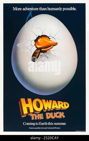 Howard the Duck (1986) réalisé par Willard Huyck et mettant en vedette Lea Thompson, Jeffrey Jones et Tim Robbins. Un canard humanoïde sarcastique est tiré de son monde natal à la Terre où il doit arrêter une invasion extraterrestre avec l'aide d'un scientifique nerdy et d'une chanteuse de rock en difficulté. Photographie d'une affiche originale US Advance de 1986 ***USAGE ÉDITORIAL SEULEMENT***. Crédit : BFA / Universal Pictures Banque D'Images