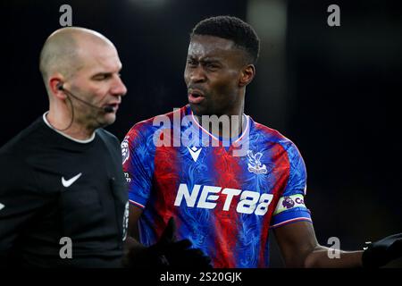 Londres, Royaume-Uni. 04 janvier 2025. Le défenseur du Crystal Palace Marc Guéhi (6 ans) fait appel à l'arbitre Tim Robinson lors du match de premier League anglaise Crystal Palace FC contre Chelsea FC à Selhurst Park, Londres, Angleterre, Royaume-Uni le 4 janvier 2025 Credit : Every second Media/Alamy Live News Banque D'Images