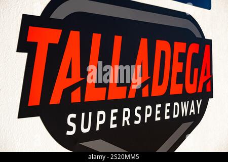 Signalisation d'entrée à Talladega Superspeedway, la NASCAR Superspeedway la plus grande, la plus raide et la plus rapide au monde, à Lincoln, en Alabama. (ÉTATS-UNIS) Banque D'Images